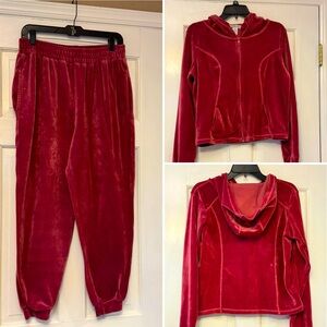 Elegant Velour Women's Jogger Set in Rich Burgundy